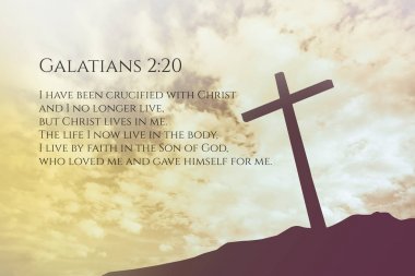 Galatians 2:20 Vintage Incil verse arka plan üzerinde bir haç üzerinde bir 