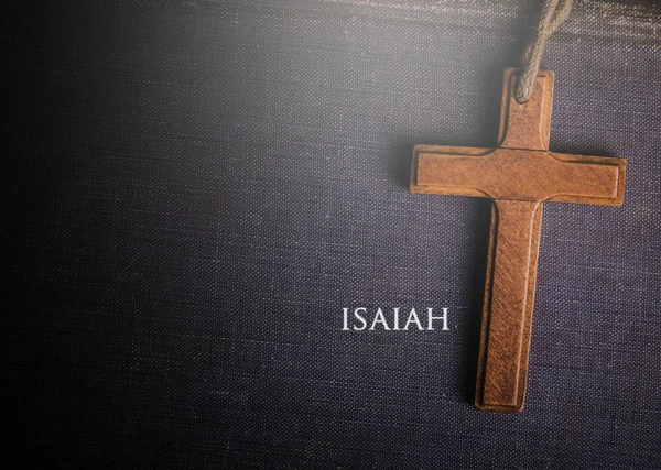 A cross with Bible book of isaiah — Stock Photo, Image