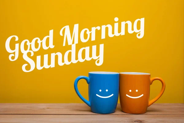 Jó reggelt vasárnap kávé kupa Concept izolált sárga háttér — Stock Fotó