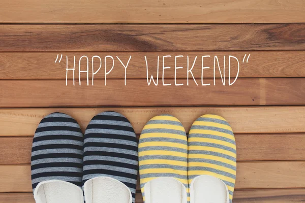 Gelukkig weekend woord met twee set Lippers op de houten vloer — Stockfoto