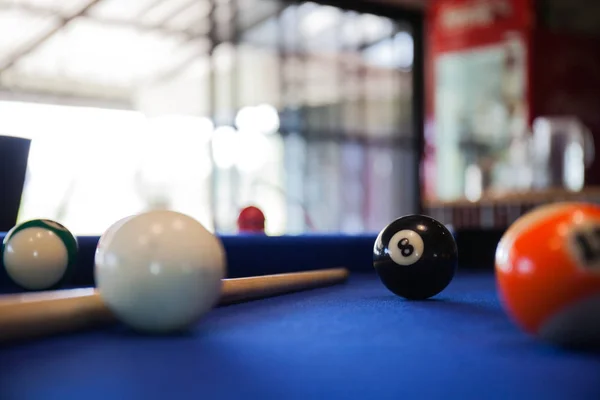 Billiard ball number 8 on blue pool table — Stock Photo, Image