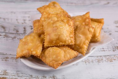 Brezilya 'da pastel denilen geleneksel bir pasta. Brezilya aperatifi. Brezilya pastası