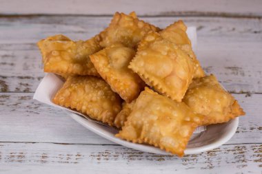 Brezilya 'da pastel denilen geleneksel bir pasta. Brezilya aperatifi. Brezilya pastası