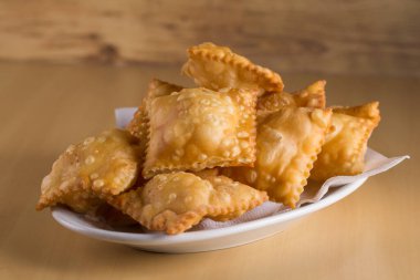 Brezilya 'da pastel denilen geleneksel bir pasta. Brezilya aperatifi. Brezilya pastası