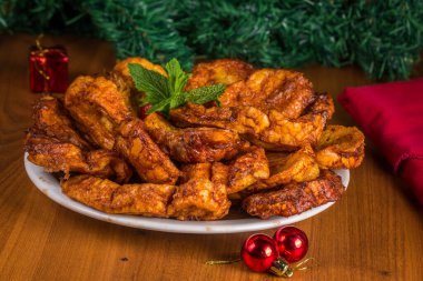 Geleneksel Noel Fransız tostu. Brezilya 'da İspanyol Torrijalarına Rabanada denir.