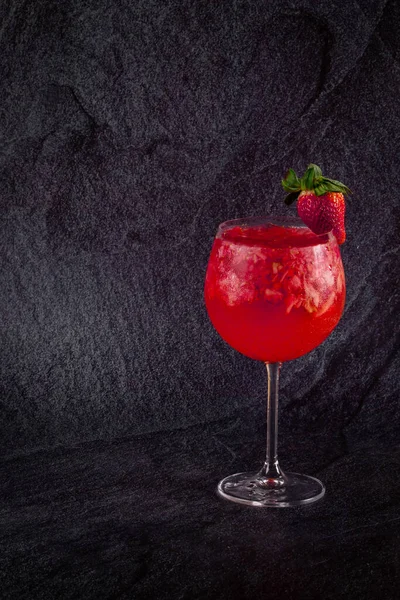Gin Cocktail Med Jordgubbar Tropisk Dryck — Stockfoto