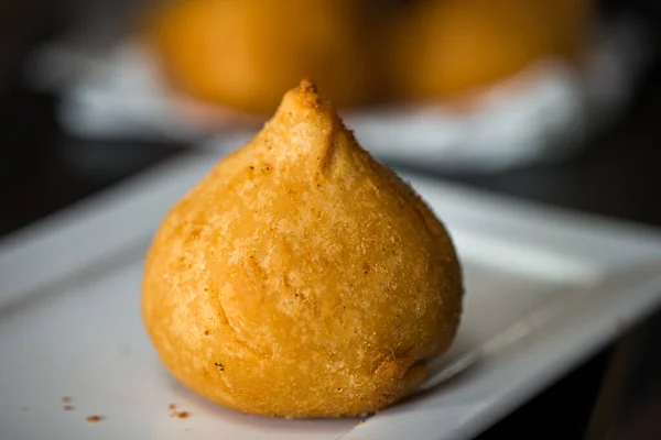 Coxinha Traditionella Brasilianska Rätter Fyllda Med Kyckling Selektiv Inriktning — Stockfoto