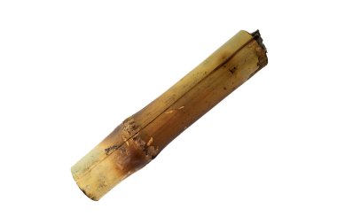 Yanmış pirinç ve bambu silindirde tatlı hindistan cevizi sütü beyaz arka planda izole edilmiş Tayland yemeği Khao lam, Clipping Path