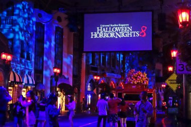 Singapur - 16 Ekim 2018: korku Fuarı'nda Universal Studio Halloween korku gecesi 8 olay, bu Festivali Ekim cesaretini meydan okumak için geceleri açma. 
