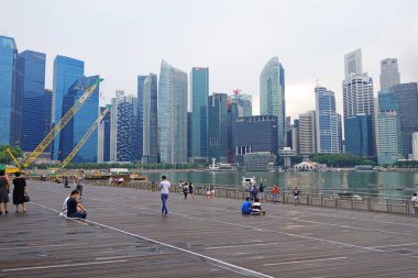 Singapur - 14 Ekim 2018: açık Shoppes Marina Bay Sands adlı ünlü bir alışveriş merkezi Singapur seyahat hedef olduğunu.