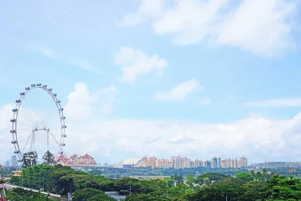 2018 シンガポール シンガポールのマリーナ サンズ リゾート近くのトンボ橋から シアーズ アベニューのビュー — ストック写真