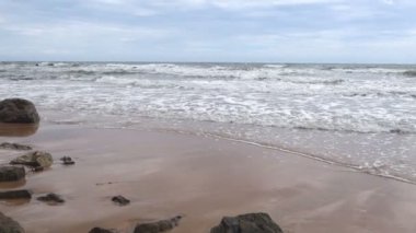 okyanus dalga ile akşam deniz kum plaj