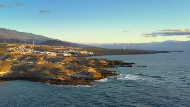 Luchtfoto Van Windmolen Boerderij Aan Oever Van Atlantische Oceaan Tenerife — Stockvideo