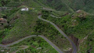 Dağ yolundan kırsal de Anaga Ulusal Park Tenerife havadan görünümü