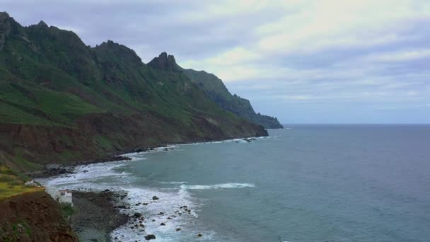 テネリフェ島の Taganana には大西洋の海岸線の空中写真 — ストック動画