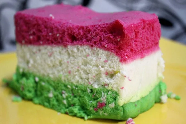 Tatlı Cakarta Renkli Sünger Keki — Stok fotoğraf