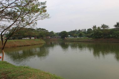 Jakarta 'da su tutacak yapay göl. Doğu Jakarta' da sel baskınını önlemek için göl..