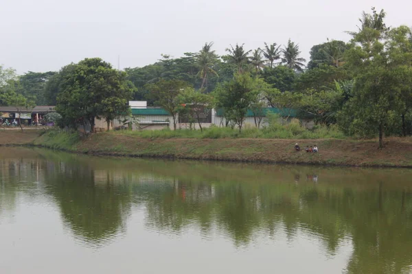 ジャカルタの水を保持する人工湖東ジャカルタの洪水を防ぐために湖 — ストック写真