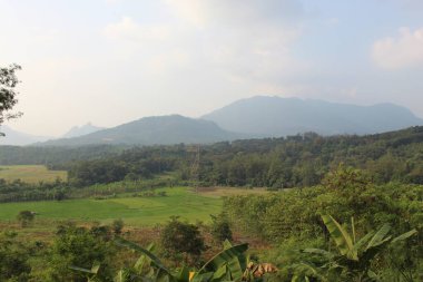 Batı Java 'daki dağların tepesinden manzara.