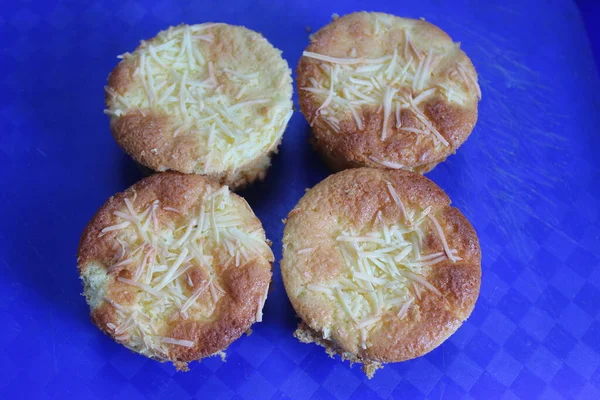 Pie Dengan Chesee Piring Putih Kue Sponge Dengan Latar Belakang — Stok Foto