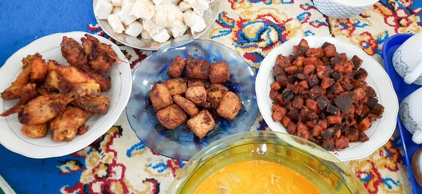 Serwowanie Posiłków Podczas Świąt Religijnych Azji — Zdjęcie stockowe