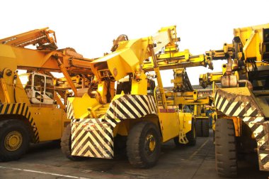 Grup forklift kamyon konteyner işleyicileri, çalışma hazırlamak için depolama tesisleri. 