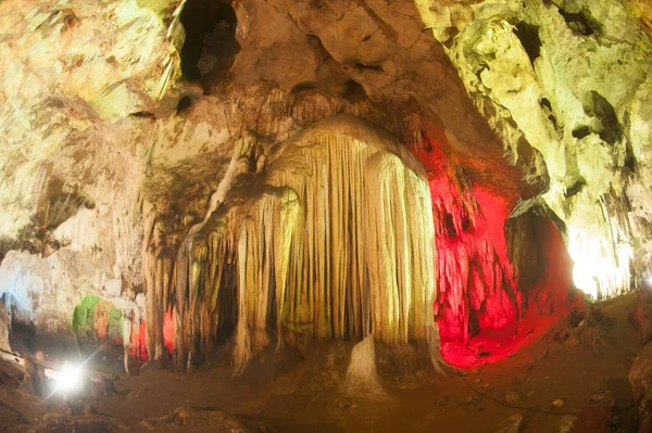 Formações Calcárias Coloridas Khao Bin Cave Tailândia — Fotografia de Stock