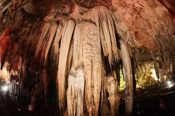 Caverna Khao Bin Oferece Cenas Verdadeiramente Incríveis Formações Abundantes Estalactites — Fotografia de Stock