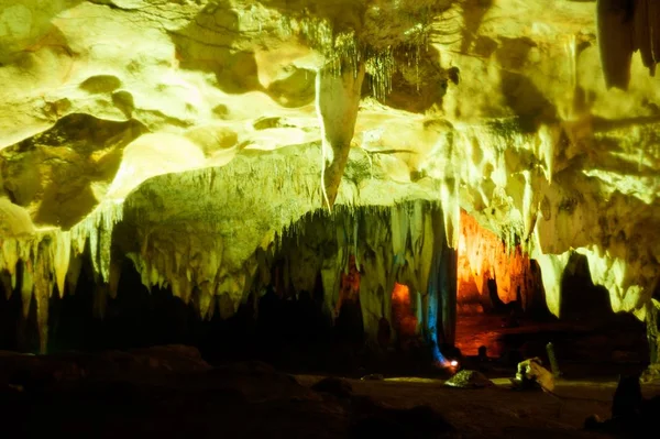 Formações Calcárias Coloridas Khao Bin Cave Tailândia — Fotografia de Stock