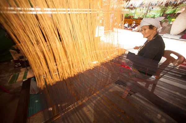 Phayao Tayland Mayıs 2015 Belirsiz Bir Üst Düzey Tai Lue — Stok fotoğraf