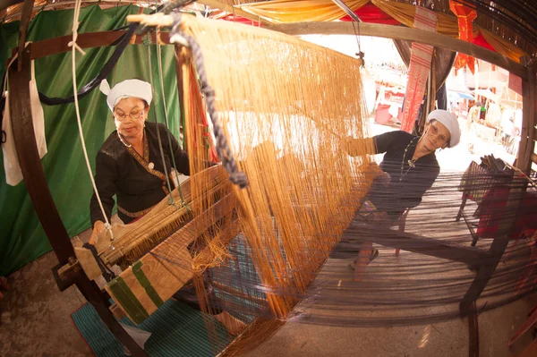 Phayao Tayland Mayıs 2015 Belirsiz Bir Üst Düzey Tai Lue — Stok fotoğraf