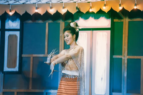 Hölgy Középső Thai Klasszikus Tánc Ruha Mutat Mintát Hagyományos Tánc — Stock Fotó