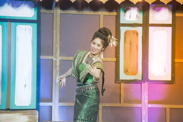 Senhora Meio Tailandês Terno Dança Clássica Está Mostrando Padrão Dança — Fotografia de Stock