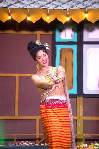 Dame Midden Thaise Klassieke Dansende Pak Vertoont Een Patroon Van — Stockfoto