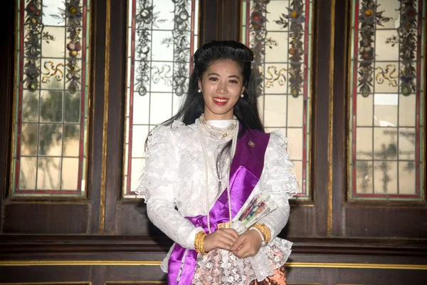 Den Vackra Smiley Ansikte Damen Mitten Thailändsk Klassisk Thailändsk Traditionell — Stockfoto