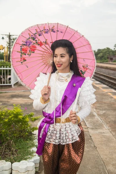 Damen Mitten Thailändsk Klassisk Thailändsk Traditionell Klä Kostym Står Och — Stockfoto