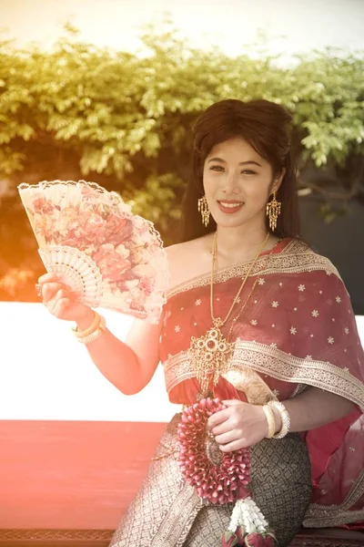 Ganska Thailändska Damen Mellersta Thailändska Klassiskt Traditionella Klänningar Passar Utgör — Stockfoto