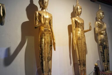 Buda Albümdeki manastır. Manastır dört viharas veya viharns ile kesişti, her yönde Wat Pho üzerinde biri bir Bangkok'un en eski temples.its resmi adı Wat Phra Chetuphon Vimolmangklararm Rajwaramahaviharn Bangkok, Tayland olduğunu.