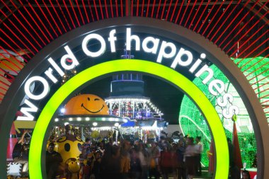 Bangkok, Tayland - 23 Kasım 2018: Işık güzel Noel ağacı kutlama 2019, Orta Dünya Alışveriş Bangkok şehir, Tayland olay Noel ve mutlu yeni yıl süslemeleri.