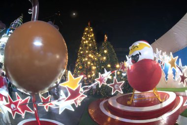 Bangkok, Tayland - 23 Kasım 2018: Işık güzel Noel ağacı kutlama 2019, Orta Dünya Alışveriş Bangkok şehir, Tayland olay Noel ve mutlu yeni yıl süslemeleri.