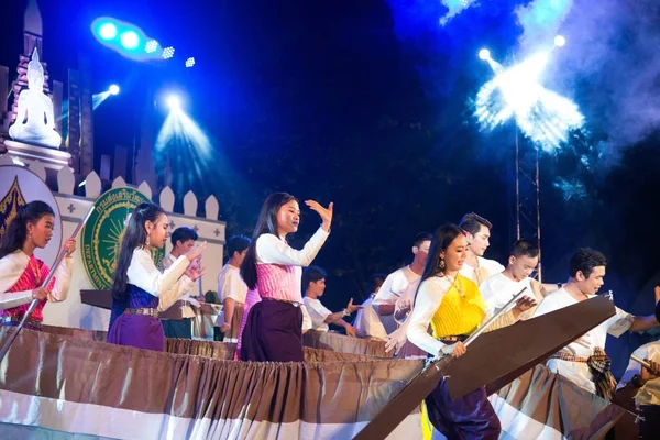 Bangkok Thajsko Listopadu 2018 Neidentifikovaný Thajská Tanečnice Tradiční Závodní Taneční — Stock fotografie