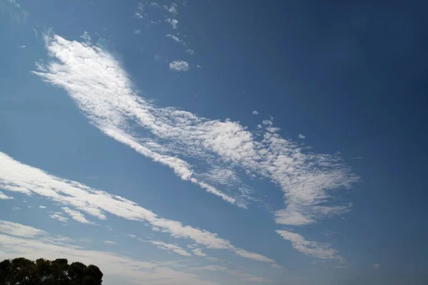 蓝色天空与白云的纹理和背景 — 图库照片