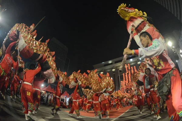 Bangkok Thaïlande Février 2018 Défilé Groupe Spectacles Dragon Doré Dansant — Photo