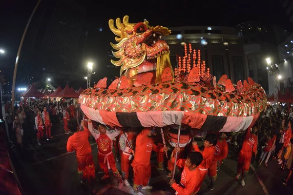Bangkok Thaïlande Février 2018 Défilé Groupe Spectacles Dragon Doré Dansant — Photo