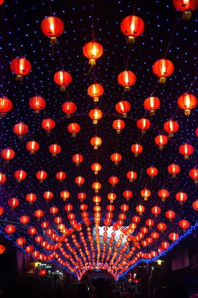 Cena Noturna Lanterna Lâmpada Comp Vermelho Estilo Chinês Pendurado Decorado — Fotografia de Stock