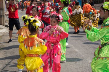 Nakorn Sawan, Thailand - 8 Şubat 2019: Tanımlanamayan kızlar show resmi geçit ve atası ibadet tablo 0n saygı Şubat 8,2019 içinde Çin yeni yılı kutlama Tayland dans Kupası.