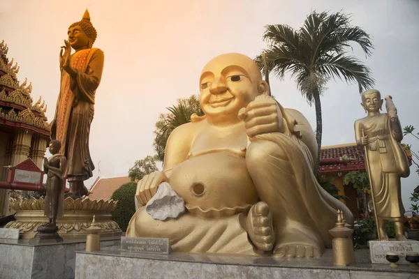 Large outdoor happy Buddha on Wat Sangkas Ratanakhiri temple. — Stock Photo, Image