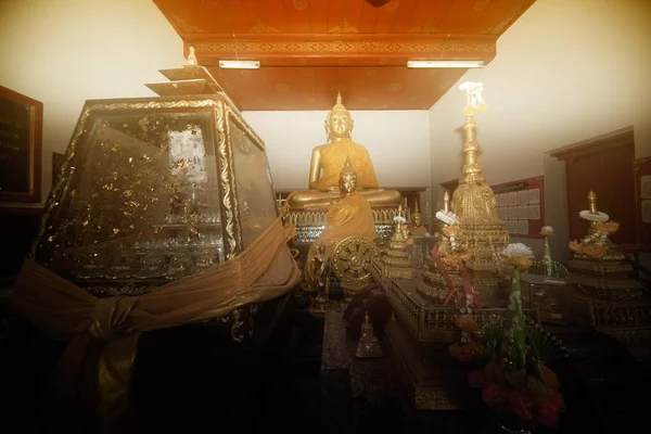 De belangrijkste Boeddha afbeelding in de kerk. — Stockfoto