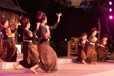 Kuzeydoğu geleneksel Tay Particip içinde dans Tay patenci