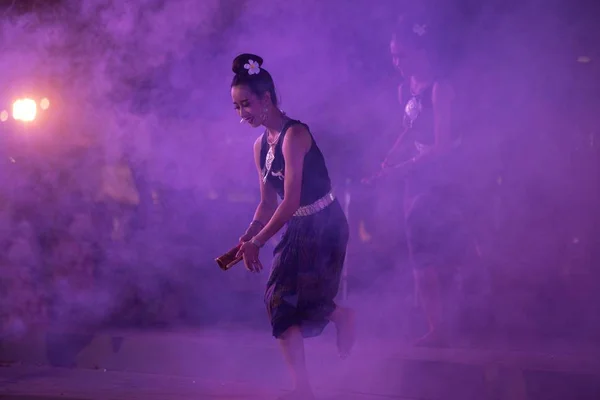 Bangkok Thailand Jan 2019 Unbekannte Tänzer Tanzen Mit Bambusrohr Einen — Stockfoto
